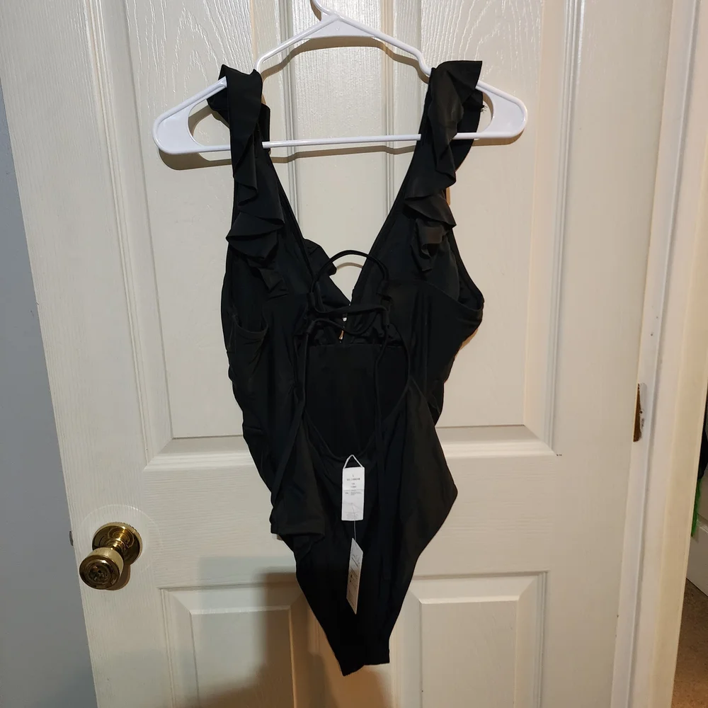 Cupshe Black Ruffled One Piece Swimsuit - Picture 5 of 6